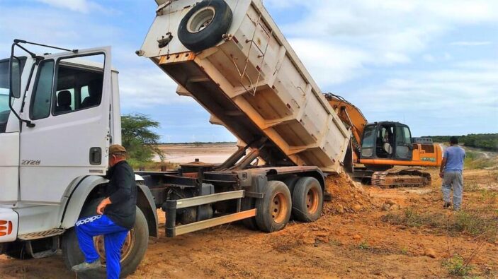 Jaguariúna inicia aplicação de asfalto em estrada municipal que dá acesso à  empresa Motorola